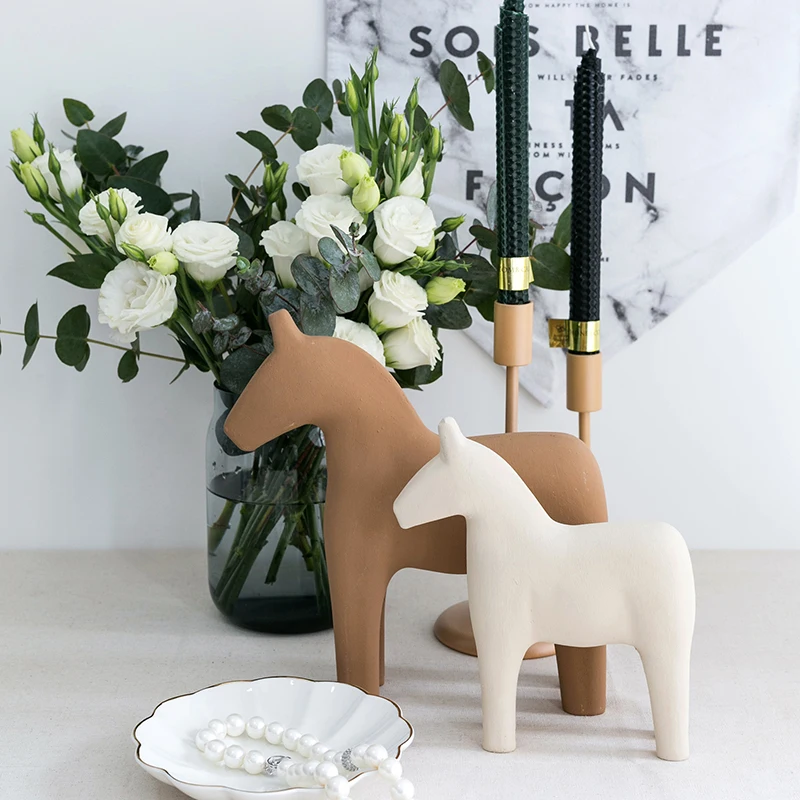 Nordic Wooden Horse Ornaments  - Baby Nursery Office 评论和价格
