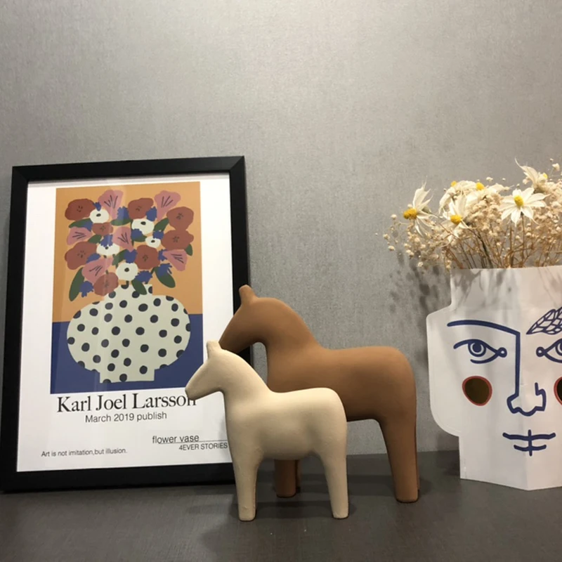 Nordic Wooden Horse Ornaments  - Baby Nursery Office 评论和价格